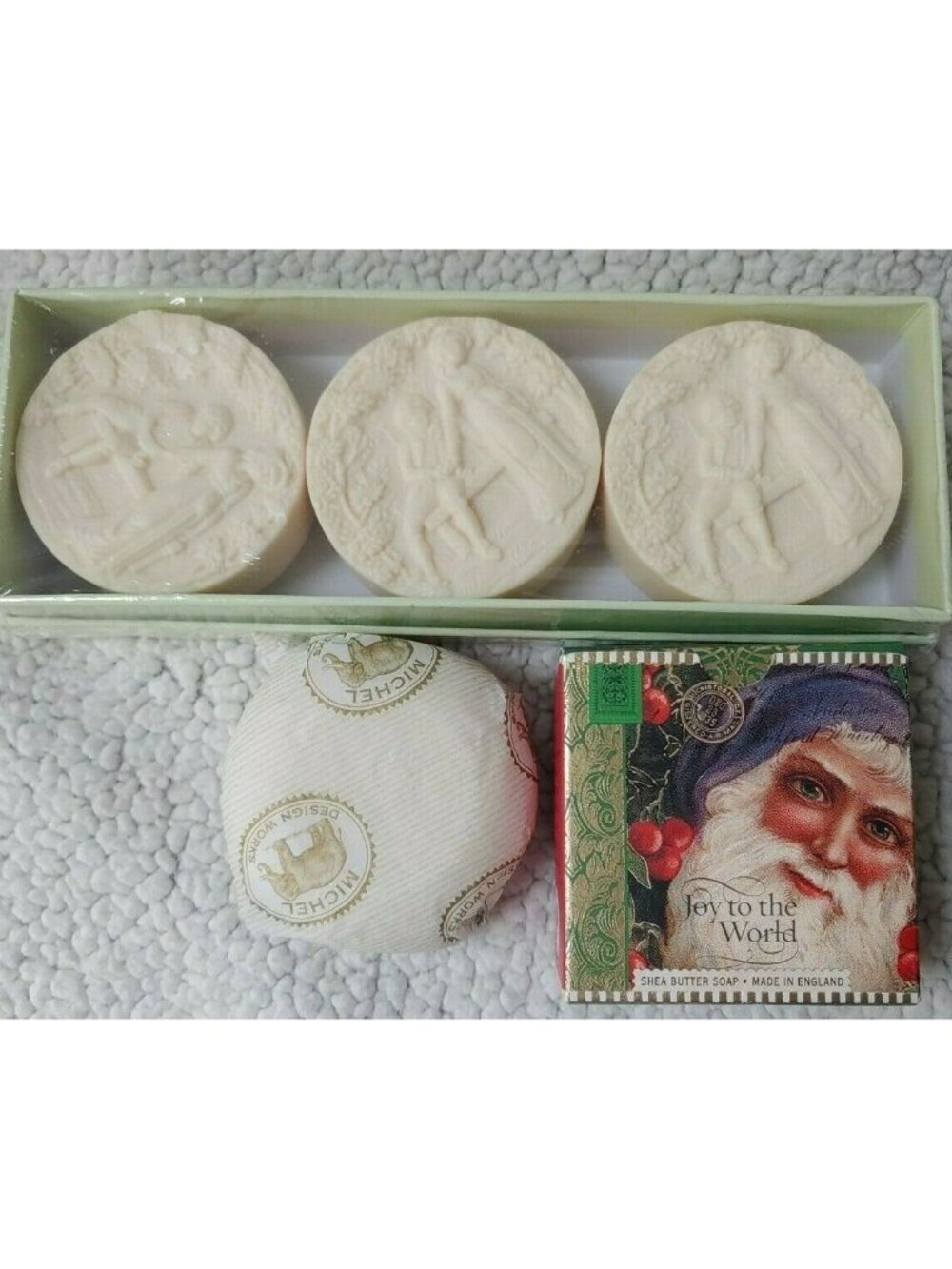 Vintage Soap Set Of 2 Christmas Decorative in Original box White-lp